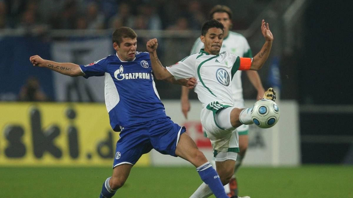 LEVAN KENIA: 18 Jahre und 5 Monate war Kenia alt, als er beim 2:0-Heimsieg gegen den Karlsruher SC in der Saison 2009/10 zum ersten Mal im Parkstadion auflaufen durfte. Nach vier Jahren in königsblau verschlug es ihn in die Ukraine zu Karpaty Lviv