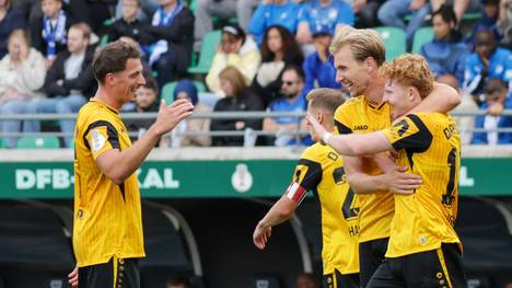 Dynamo Dresden überrollt den überforderten Regionalliga-Neuling Westfalia Rhynern aus Hamm - und schreibt Geschichte.