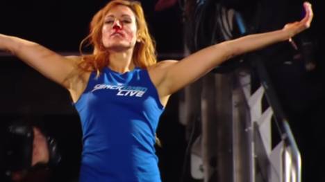 Becky Lynch zog sich bei WWE Monday Night RAW eine schwere Kopfverletzung zu