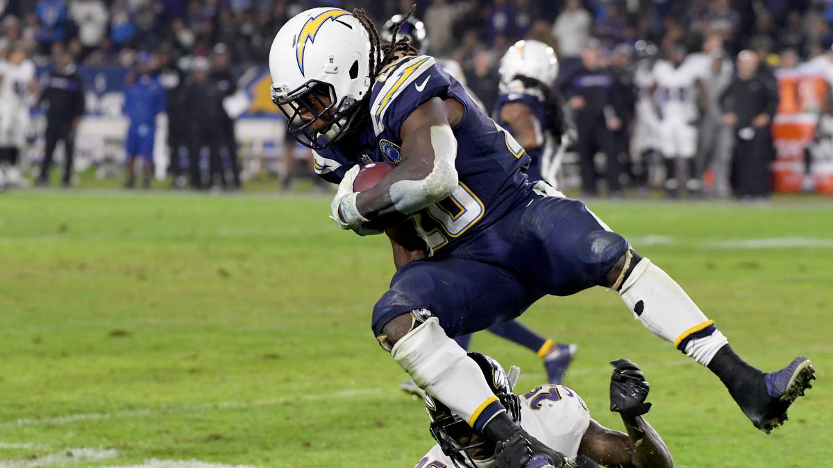 Verletzungen warfen ihn allerdings hin und wieder zurück. Im Vertragsstreit ist noch kein Ende in Sicht. Gordon wartet auf den Anruf der Chargers, Berichten zufolge ist man beim Gehalt aber noch Millionen voneinander entfernt