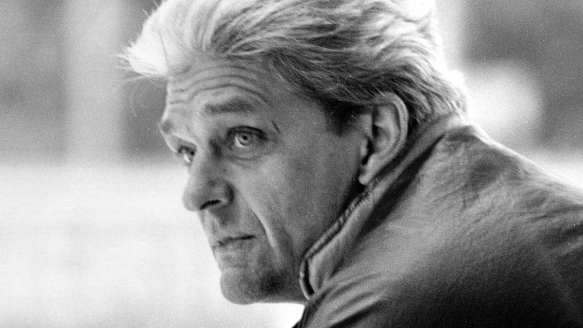 Doch beide beteuerten stets: "Wir geben bis zum letzten Tag alles, wir wollen uns unbedingt mit dem Titel verabschieden." Der KEC mit Trainer Hardy Nilsson (Bild) galt als haushoher Favorit auf den Titel. Doch damit wurde es dann doch nichts. Nach einem 3:2 zum Auftakt der Halbfinalserie setzte es drei Schlappen in Folge, Tiefpunkt war das 1:7 in Spiel drei in eigener Halle