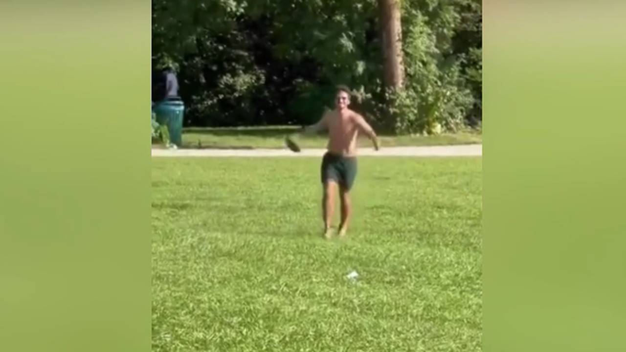 Im Englischen Garten: Hummels zeigt seine Football-Skills