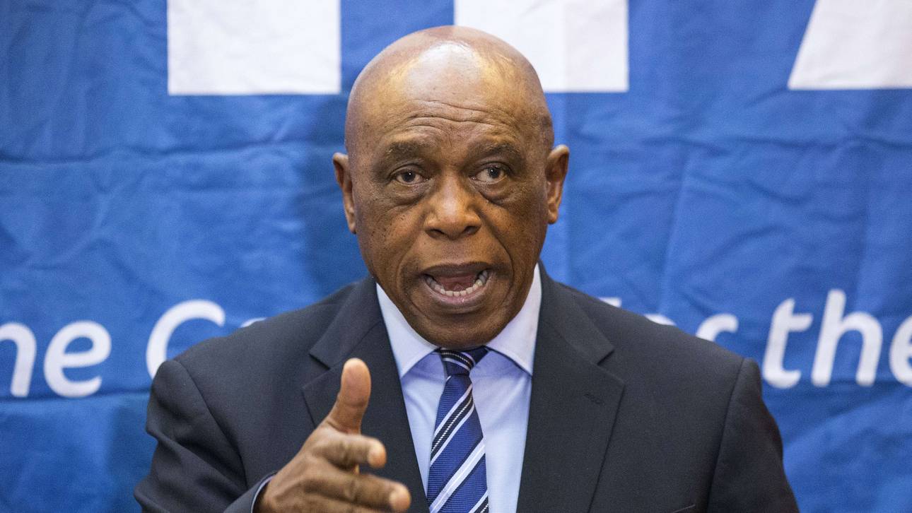 Beckenbauer für Sexwale als FIFA-Boss