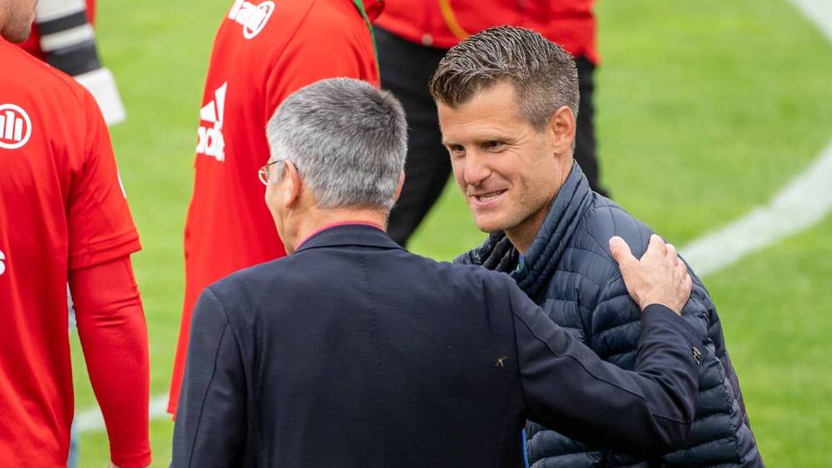 Cheftrainer Jens Scheuer muss den FC Bayern verlassen