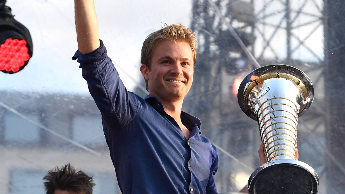 Formel 1: WM-Pokal nimmt im Besitz von Nico Rosberg Schaden