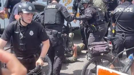 Die Fans der Nuggets feierten die erste NBA-Meisterschaft in der 47-jährigen Geschichte der Franchise mit einer Parade. Ein Unfall überschattet die Feierlichkeiten.