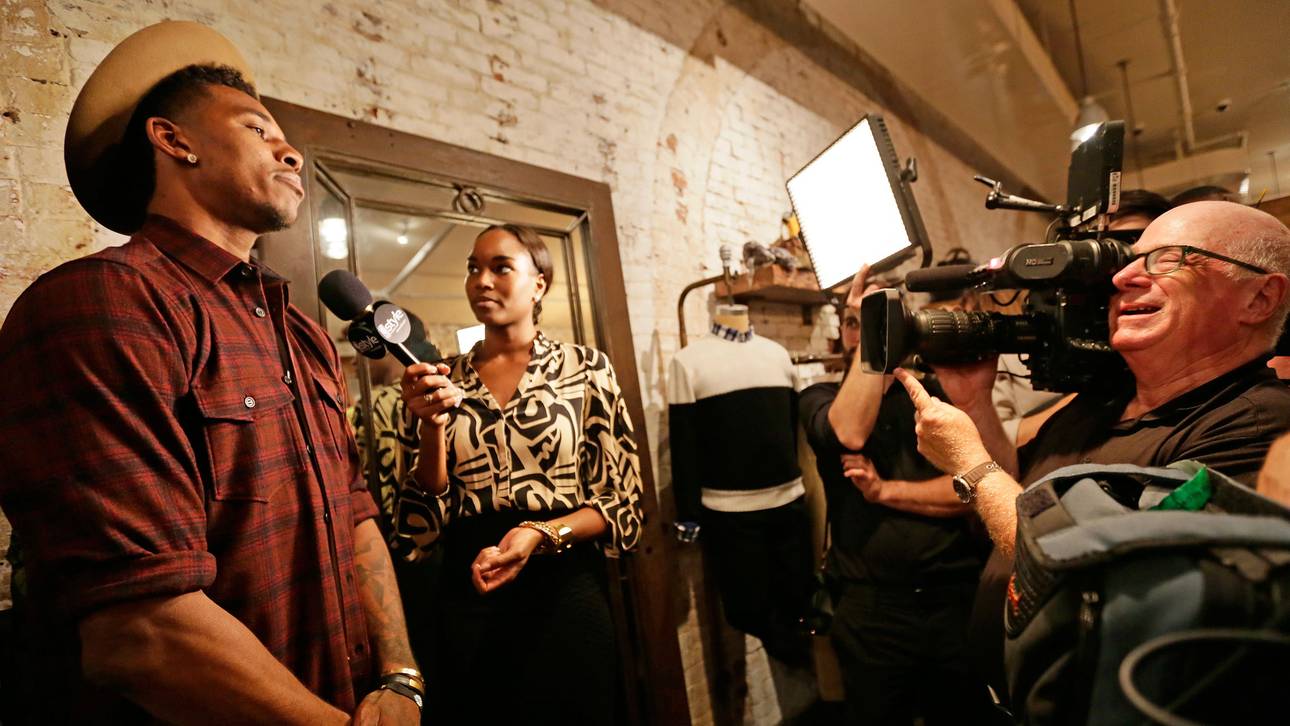 Nick Young von den Los Angeles Lakers gibt ein Interview