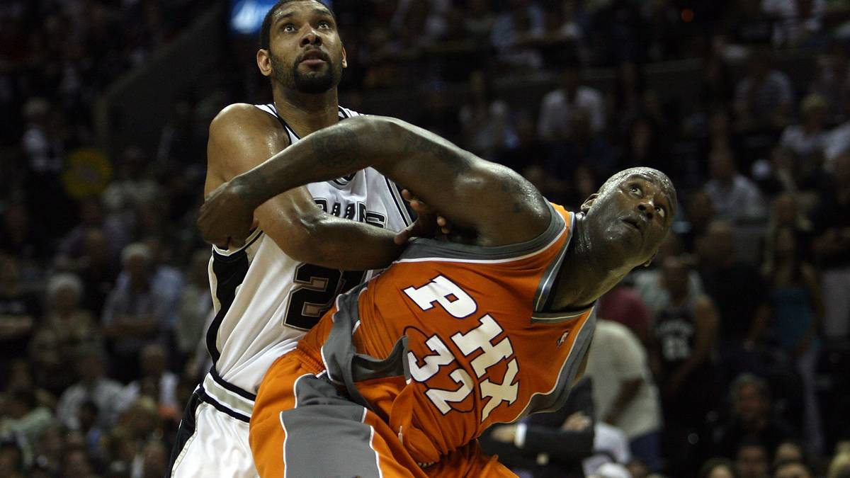 SHAQUILLE O'NEAL: 2,16 Meter groß und 150 Kilo schwer - O'Neal war eine beeindruckende Gestalt auf dem Parkett. Aber der Center hatte auch eine ausgeprägte Freiwurf-Schwäche, welche seine Gegner gerne durch gezielte Fouls auszunutzen versuchten. Vier NBA-Titel stehen zu Buche. Auch nach seinem Karriereende 2011 bliebt er der Öffentlichkeit präsent