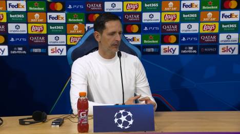 Weil die Fans von Eintracht Frankfurt vom Champions-League-Spiel in Neapel ausgeschlossen sind, können sie den Punktgewinn nicht im Stadion verfolgen. Hinterher spricht Trainer Dino Toppmöller über die Beziehung zu den SGE-Anhängern.