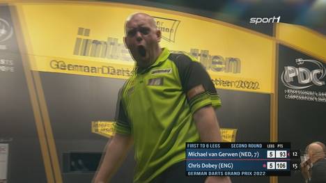 Michael van Gerwen zieht beim German Darts Grand Prix noch einmal den Kopf aus der Schlinge. Gegen Chris Dobey liegt Mighty Mike bereits mit 3:5 zurück. 