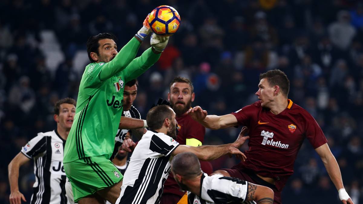 TOR - Gianluigi Buffon: Mit 39 Jahren noch Stammkeeper bei Juventus Turin und der italienischen Nationalmannschaft zu sein, zeugt von Weltklasse. Buffon hat in seiner Karriere viel gesehen, viel gewonnen. Der Höhepunkt natürlich: Weltmeister 2006