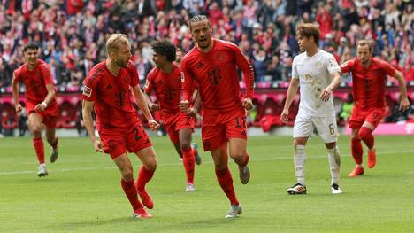 Leroy Sané dreht zum Jubel ab nach seinem Tor