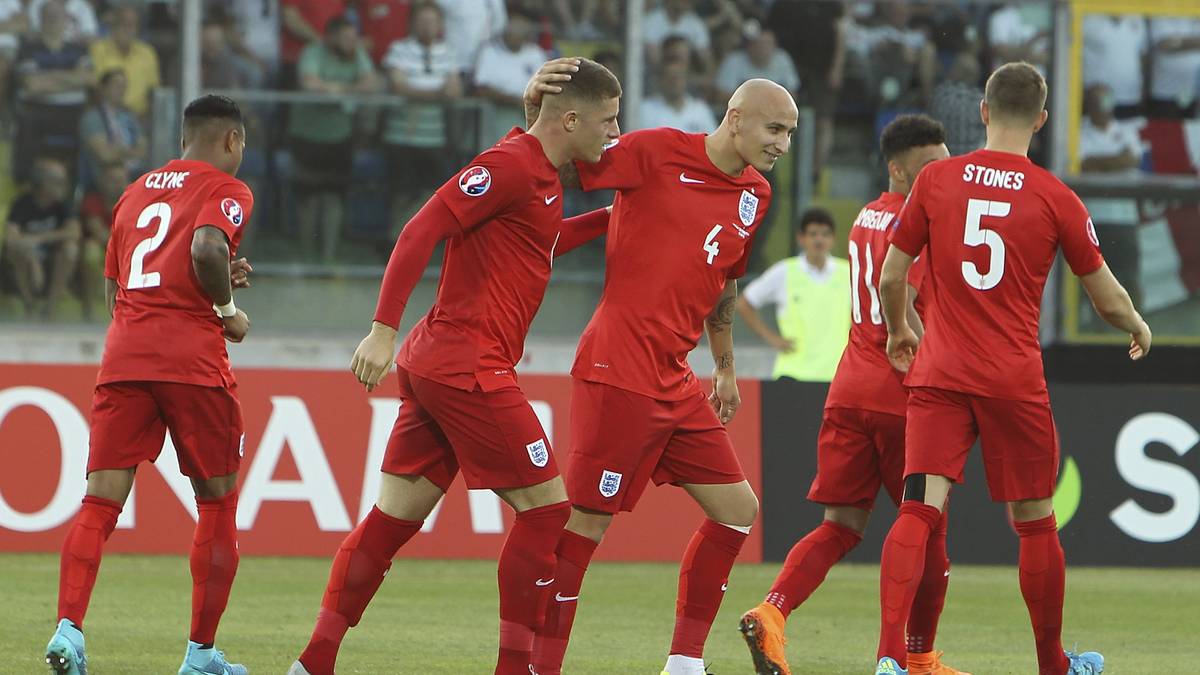 Und das ist noch längst nicht alles: Kurz nach Wiederbeginn legt Ross Barkley nach - und eröffnet damit den Torreigen des zweiten Durchgangs