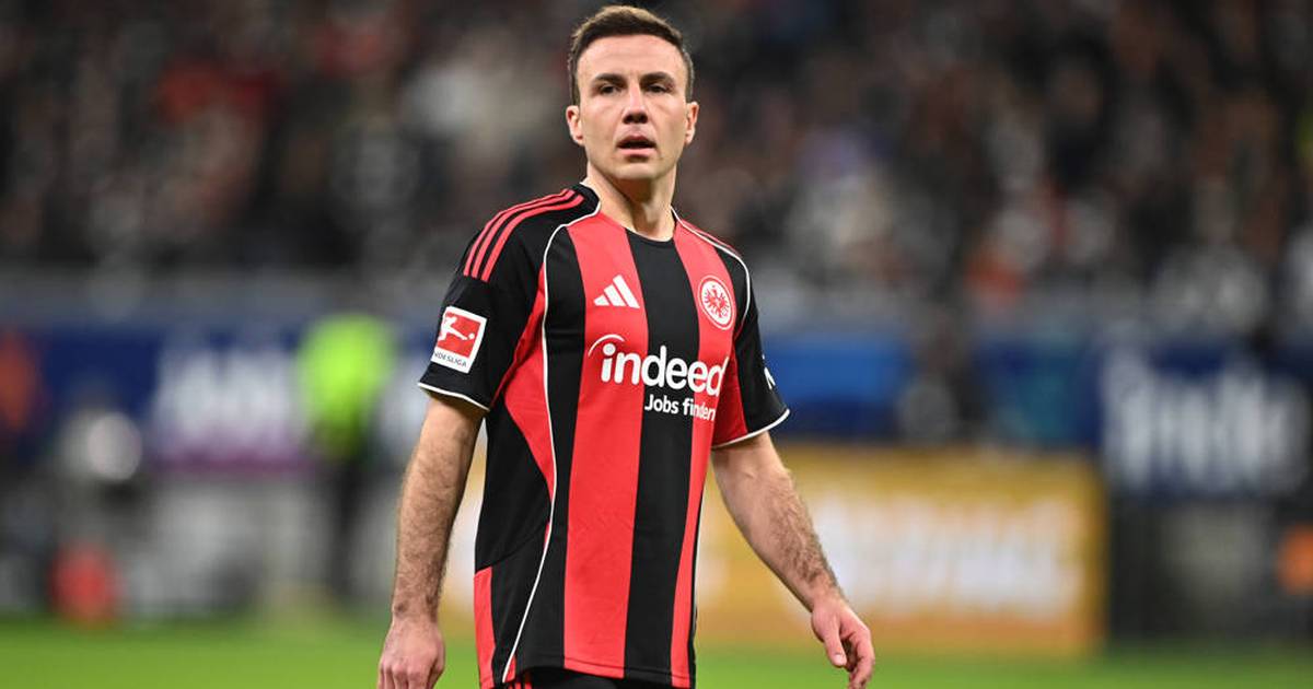 Götze extends contract in Frankfurt and dreams of cup victory