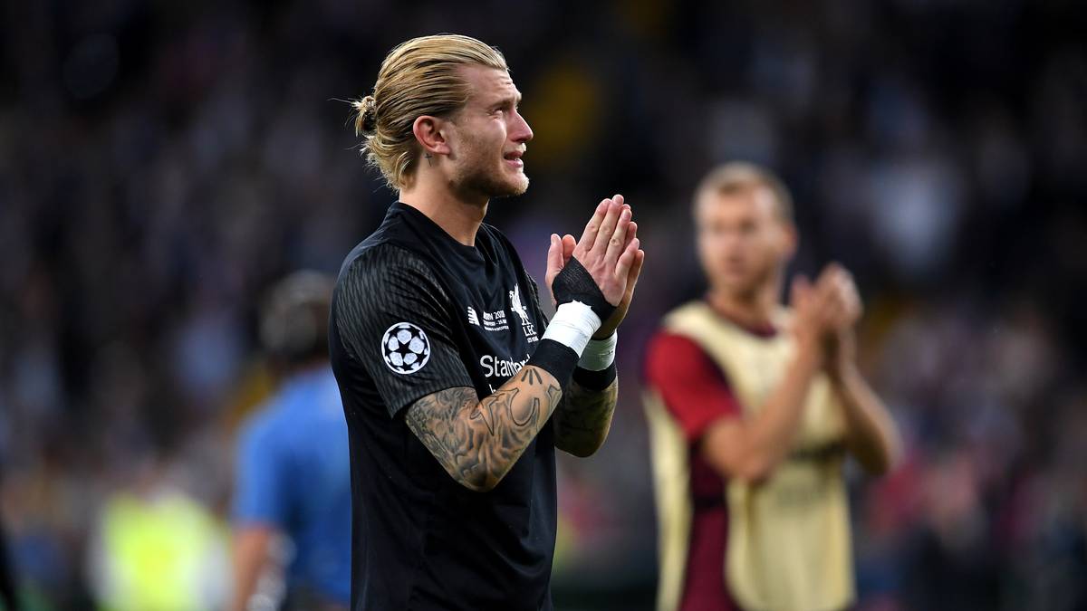 Loris Karius verabschiedet sich mit Tränen in den Augen von den zahlreichen Liverpool-Fans