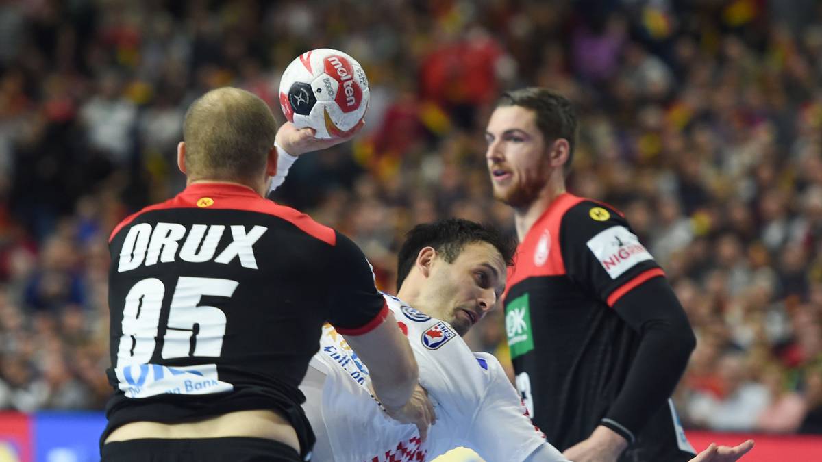 PAUL DRUX: Längst nicht so auffällig wie zuletzt. Vor der Pause warf er einmal Pekeler ab und begann in der Abwehr. Drux kam Mitte der zweiten Halbzeit wieder auf der Spielmacher-Position rein und leistete sich einen Fehlpass, der dank Wolff nicht mit dem Ausgleich bestraft wurde