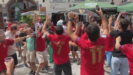 Wer macht mehr Stimmung in München? Vor dem Duell zwischen Deutschland und Portugal haben die Gästefans klar die Nase vorn.