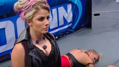 Alexa Bliss schien bei WWE SmackDown von The Fiend besessen