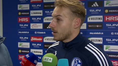 Schalkes Timo Becker stand während seiner Verletzungspause zum Teil als Fan in der Kurve. Der Verteidiger spricht über seine Bindung zum Verein und darüber, was ihn bei seinem Besuch in der Nordkurve störte.