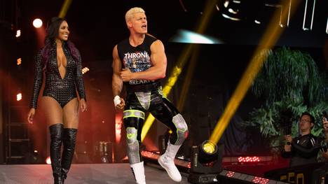 Cody Rhodes (mit Ehefrau Brandi) greift bei AEW Full Gear nach dem Titel