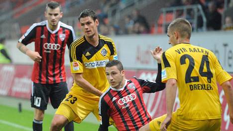Mathew Leckie (M.) erzielt Ingolstadts dritten Treffer gegen Aalen