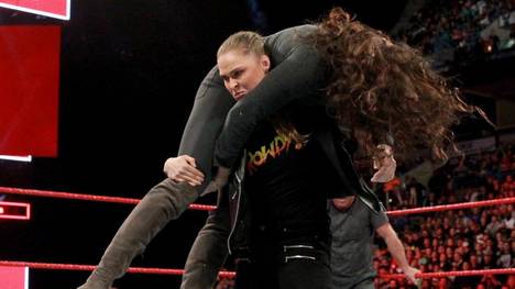 Ronda Rousey trifft bei WrestleMania auf die WWE-Bosse Triple H und Stephanie McMahon
