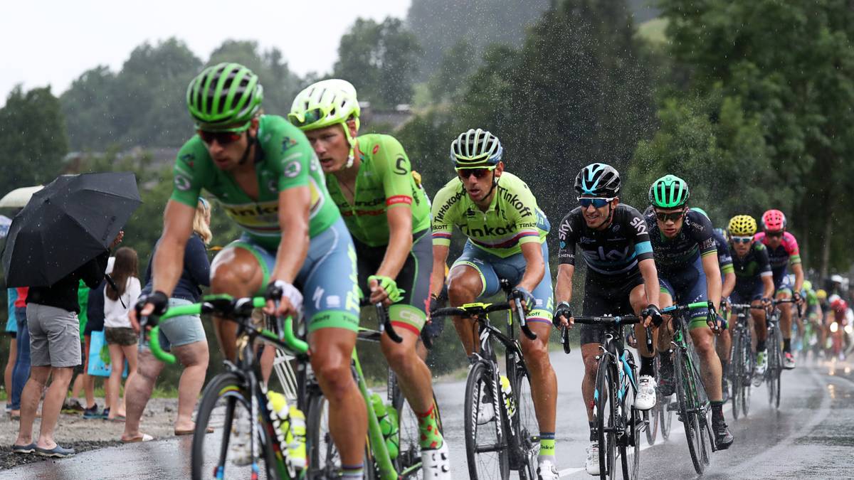 Einer der großen Protagonisten des Tages ist Peter Sagan, der Träger des Grünen Trikots. Mit einem enormen Kraftakt zieht der Slowake seinen Tinkoff-Kollegen Roman Kreuziger in eine aussichtsreiche Position. Der Tscheche lag durch die Unterstützung des Alleskönners Sagan, der auch zum kämpferischsten Fahrer der Tour 2016 bestimmt wurde, zwischendurch sogar auf Gesamtrang zwei hinter Froome, brach am Ende aber ein