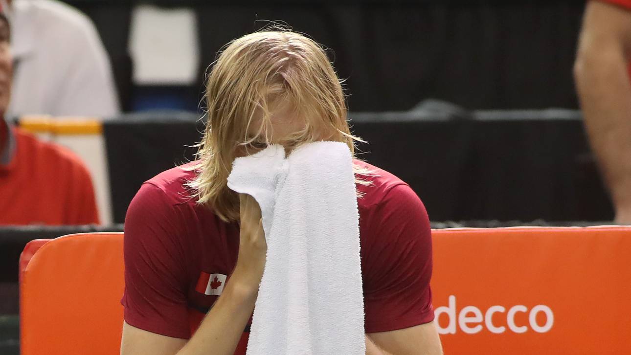 Blackout: Kanadier schießt Schiri ab