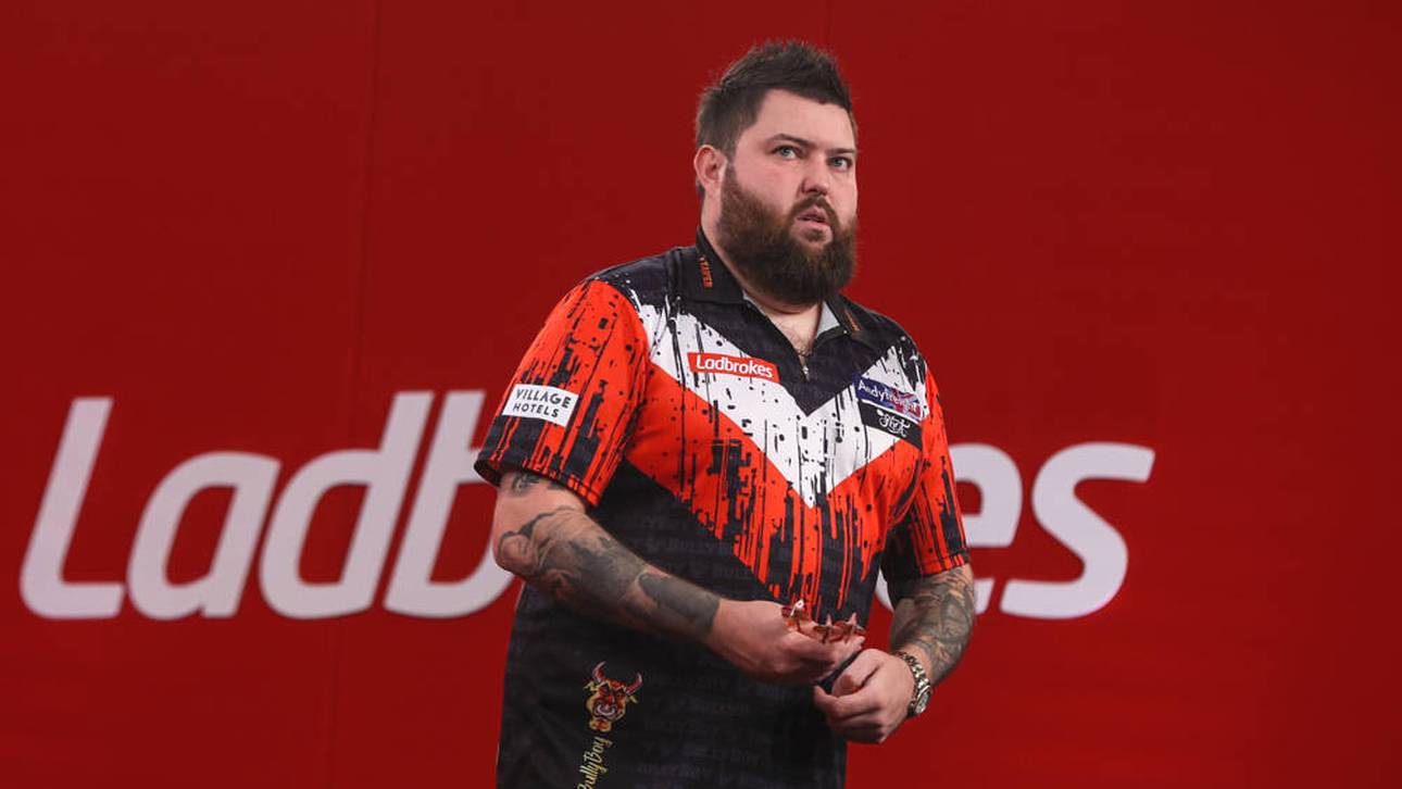 Michael Smith humpelte beim Spiel gegen Martin Schindler bei den Players Championship Finals heftig