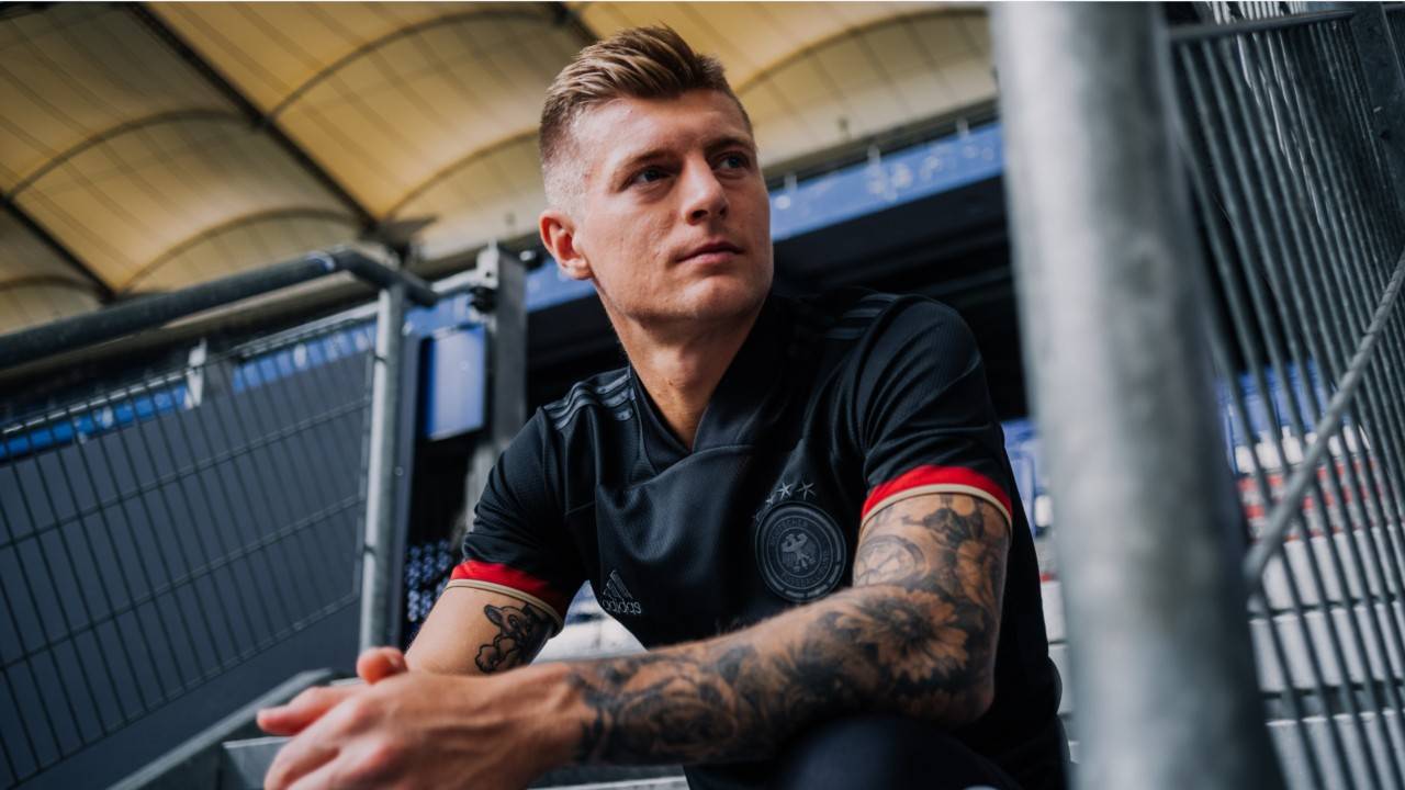 DFB-Team: Adidas stellt schwarzes Auswärtstrikot vor - Fans begeistert