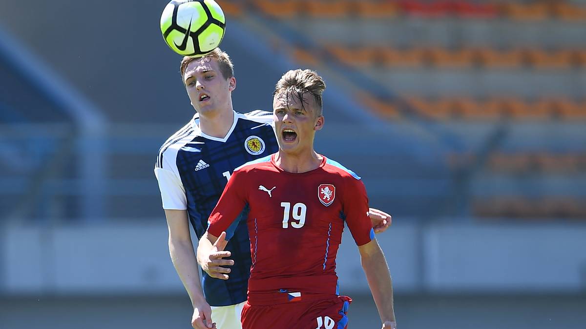 MARTIN GRAICIAR (CZE, 18 - Slovan Liberec): Im Sommer wechselte der Mittelstürmer für eine Ablösesumme von 1,5 Millionen Euro zum AC Florenz und wurde direkt an seinen Ex-Verein verliehen. In der heimischen HET Liga stehen seitdem elf Einsätze und vier Tore zu Buche