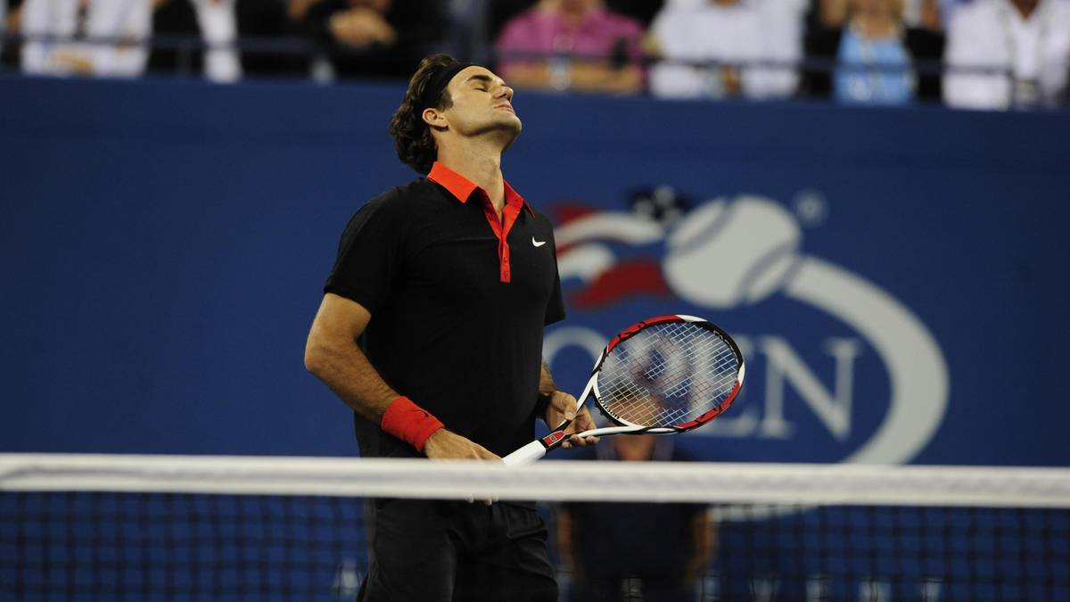 ... und zwar über niemand Geringeren als Roger Federer. Der "Maestro" führt zu diesem Zeitpunkt die Weltrangliste an und hat fünf Titel und 40 Siege in New York auf dem Konto. Am Ende ist es aber ein erst 20-Jähriger, der jubelt