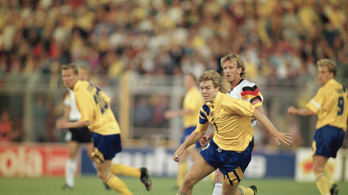 Viel mehr gibt es über dieses Spiel aber auch nicht zu erzählen. Außer: Die Deutschen fühlen sich danach schon fast als Europameister. Es wartet schließlich nur noch Dänemark, das spontan für Jugoslawien aus dem Urlaub nachgerückt ist. Nun ja.