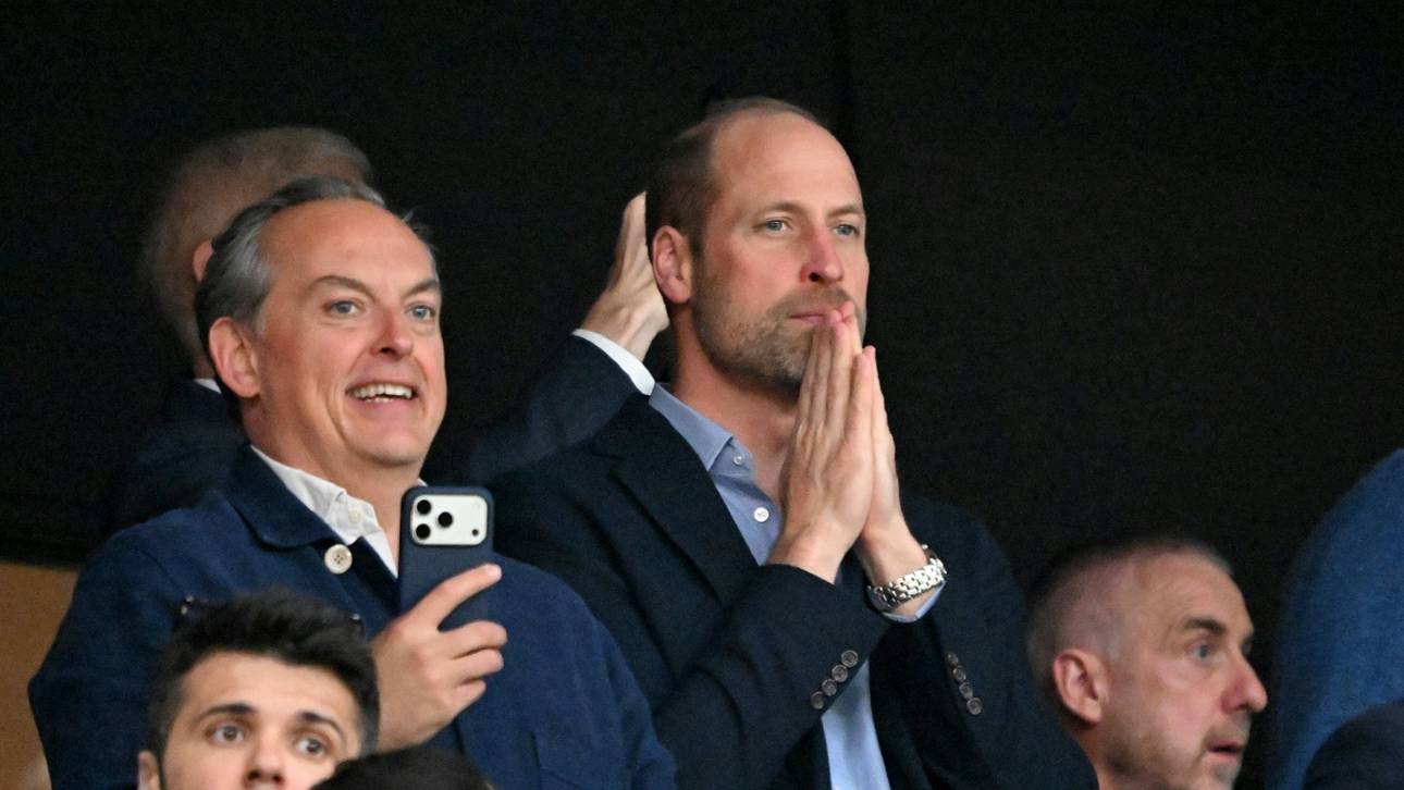 Prinz William tröstet England-Stars
