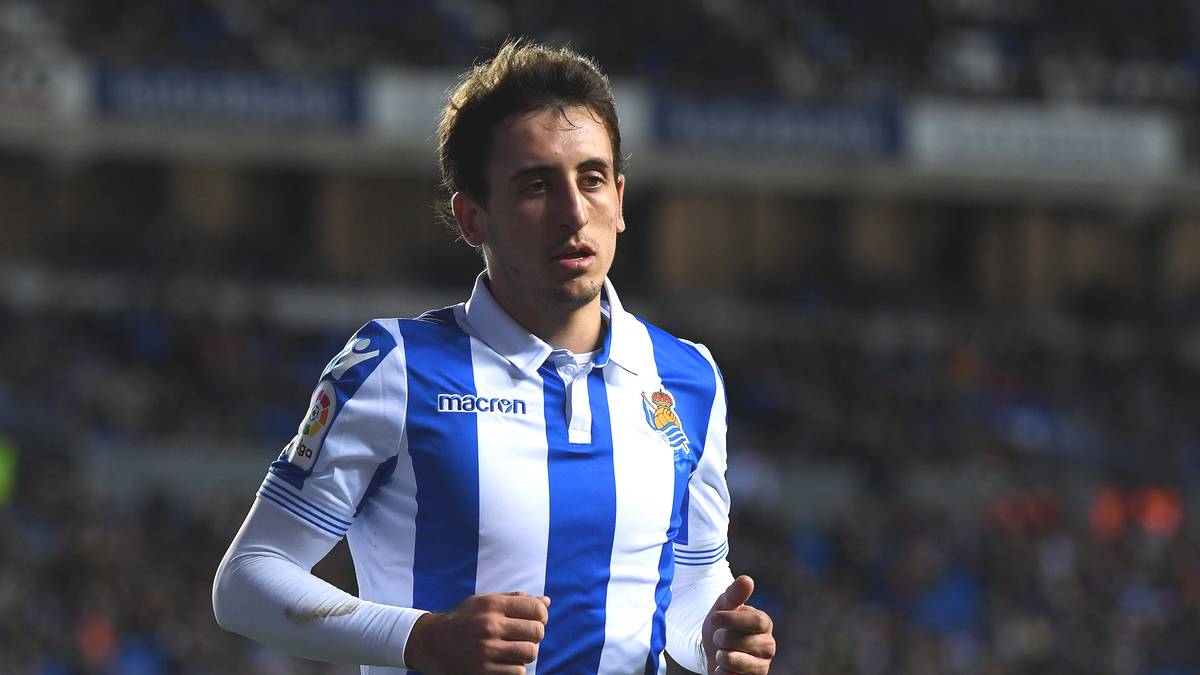 MIKEL OYARZABAL (Real Sociedad): Der spanische U21-Europameister soll laut "AS" für die festgeschriebene Ausstiegsklausel von 75 Millionen Euro nach Nordengland wechseln. Der 22 Jahre alte Oyarzabal ist wie Sané ein Linksfuß, schnell und trickreich. In der vergangenen Saison kam der Linksaußen in 41 Einsätzen auf 14 Tore und vier Vorlagen. 2017/18 waren es 22 Scorer-Punkte in 43 Partien