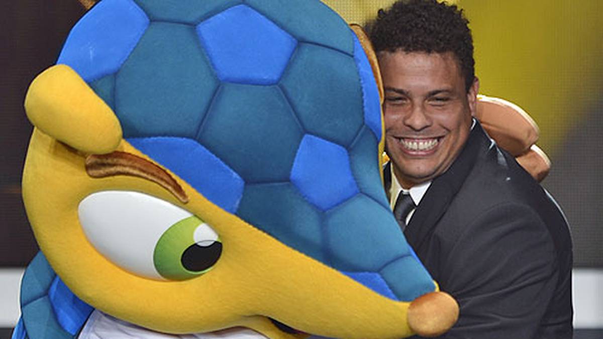 Der Brasilianer Ronaldo ist der Star der Neunzigerjahre. Deshalb macht er bei der Weltfußballer-Wahl in den Jahren 1996 und 1997 das Rennen