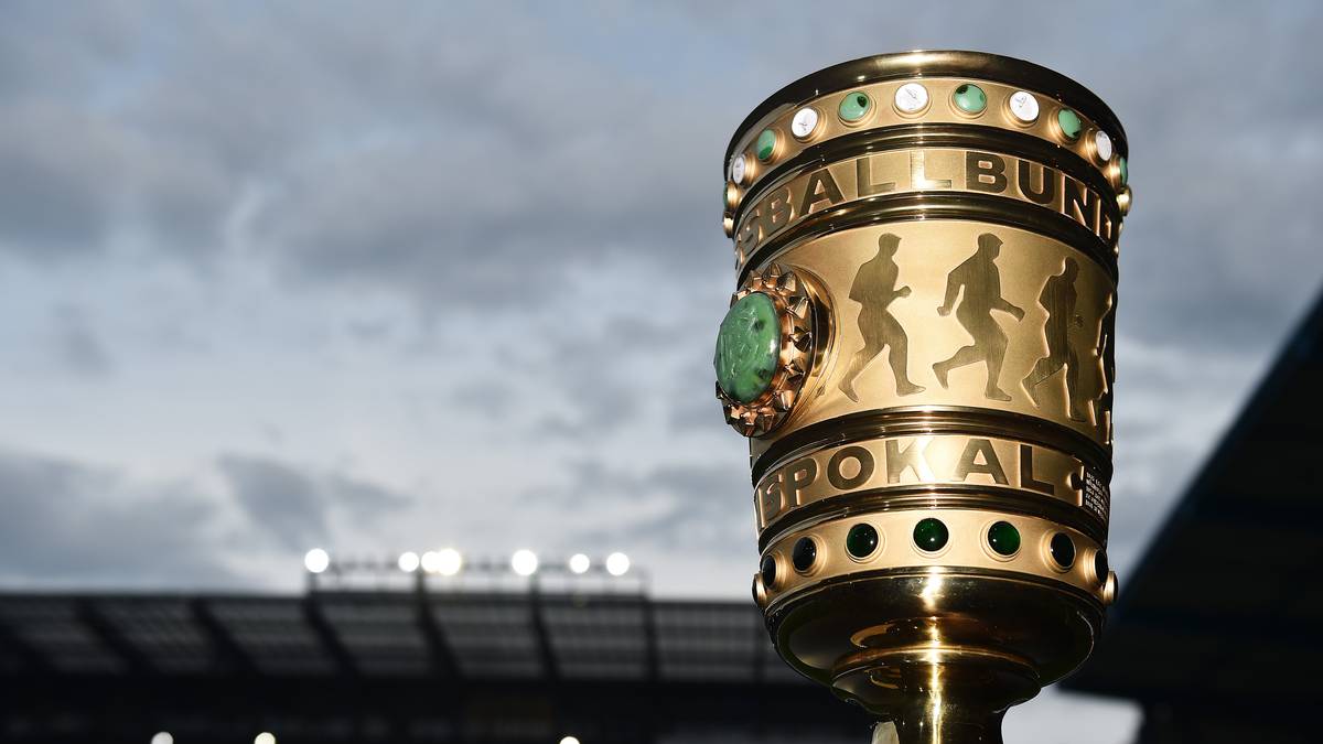 Da ist das Ding, sagte ein großer Torwart einst über diesen Pokal. Am Mittwochabend steht das Ding in Bielelfeld, wo die Arminia gegen den Favoriten aus Wolfsburg um den Einzug ins DFB-Pokal-Finale kämpft. SPORT1 hat die Bilder
