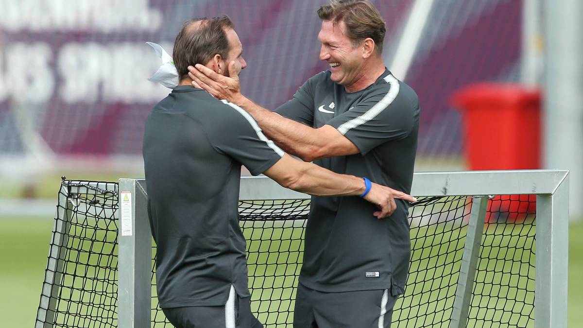 Mächtig Spaß haben Chefcoach Ralph Hasenhüttl (r.) und Co-Trainer/Mentalcoach Sascha Lense