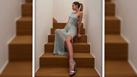 Ann-Kathrin Götze und ihr Ehemann Mario feiern Silvester zuhause mit Sohn Rome - trotzdem lässt es sich die Influencerin nicht nehmen, sich schick zu machen.