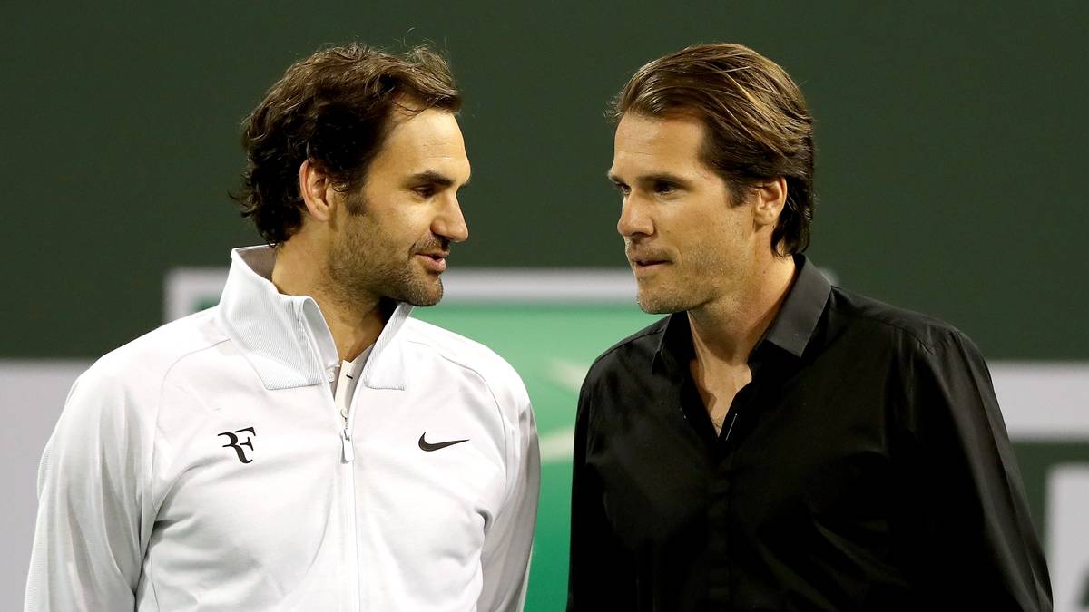 Dennoch kann er stolz auf seine Laufbahn sein: 15 ATP-Titel bringen ihm 13,6 Millionen US-Dollar ein. Im Mai 2002 ist er die Nummer zwei der Welt. Heute engagiert sich Haas (r., mit Roger Federer) als Turnierdirektor des Indian Wells Masters