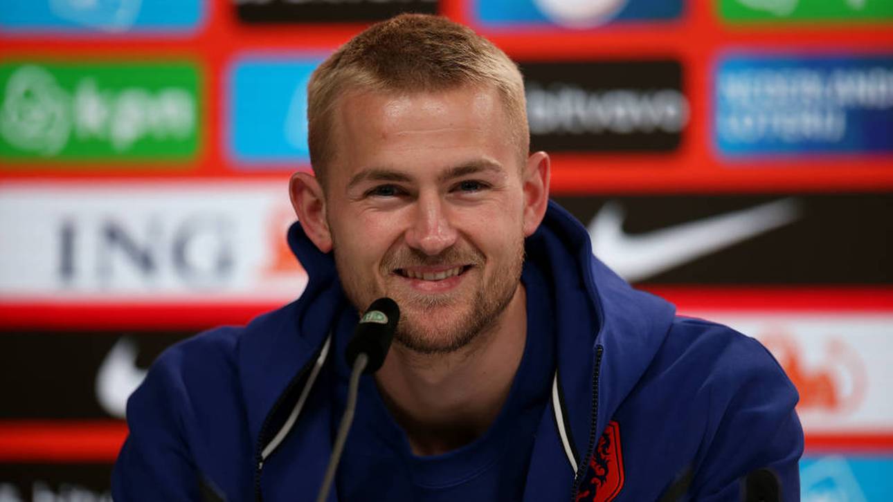 Popo mit Trikot abwischen? De Ligt lacht