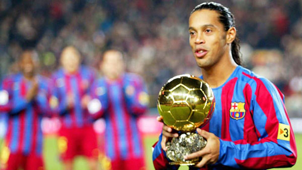 Ronaldinho darf sich 2004 und 2005 als bester Fußballer der Welt bezeichnen. Nach starken Leistungen mit dem FC Barcelona wird dem Brasilianer die Ehre zuteil