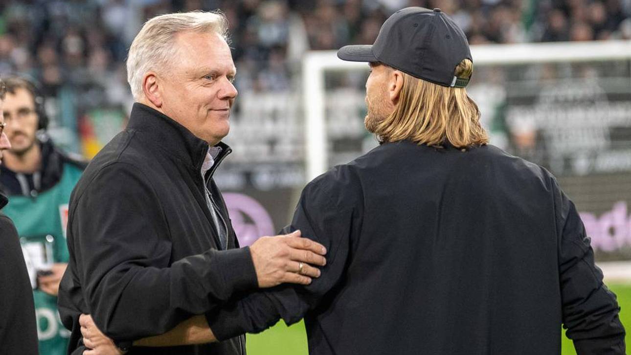 Gladbachs CEO Stefan Stegemann (l.) im Gespräch mit Trainer Eugen Polanski
