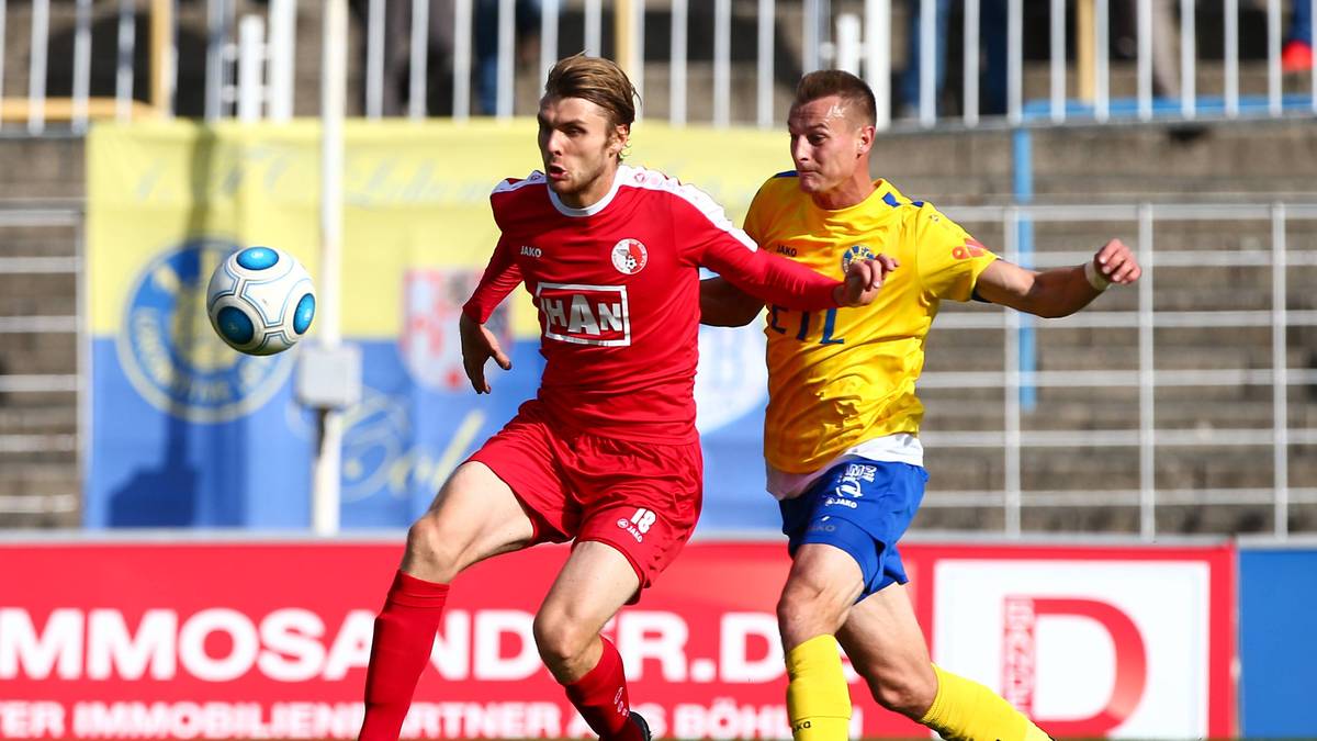 LEANDER SIEMANN (l.): Im Alter von 15 Jahren ging es für Siemann zum FC Arsenal. Was bei Gnabry funktionierte, hatte für Siemann weniger Erfolg. Über Portugal führte der Weg zurück nach Deutschland. Mittlerweile schnürt der 23-Jährige seine Treter für den Berliner AK in der Regionalliga Nordost