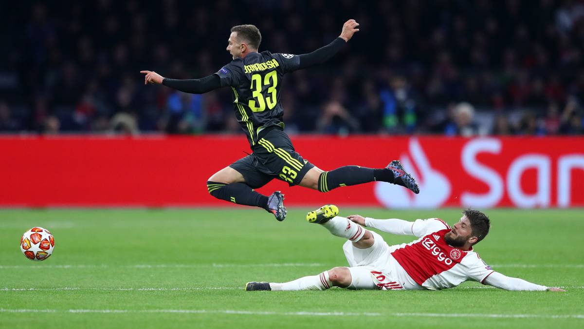 LASSE SCHÖNE: Der Däne ist der älteste Spieler in der Ajax-Truppe. Der 32-Jährige ist seit 2012 im Klub, vorher mit überschaubarem Erfolg in der niederländischen Eredivisie unterwegs. Exzellenter Standardschütze. Bereitete mit seiner Ecke das Siegtor im Viertelfinale vor