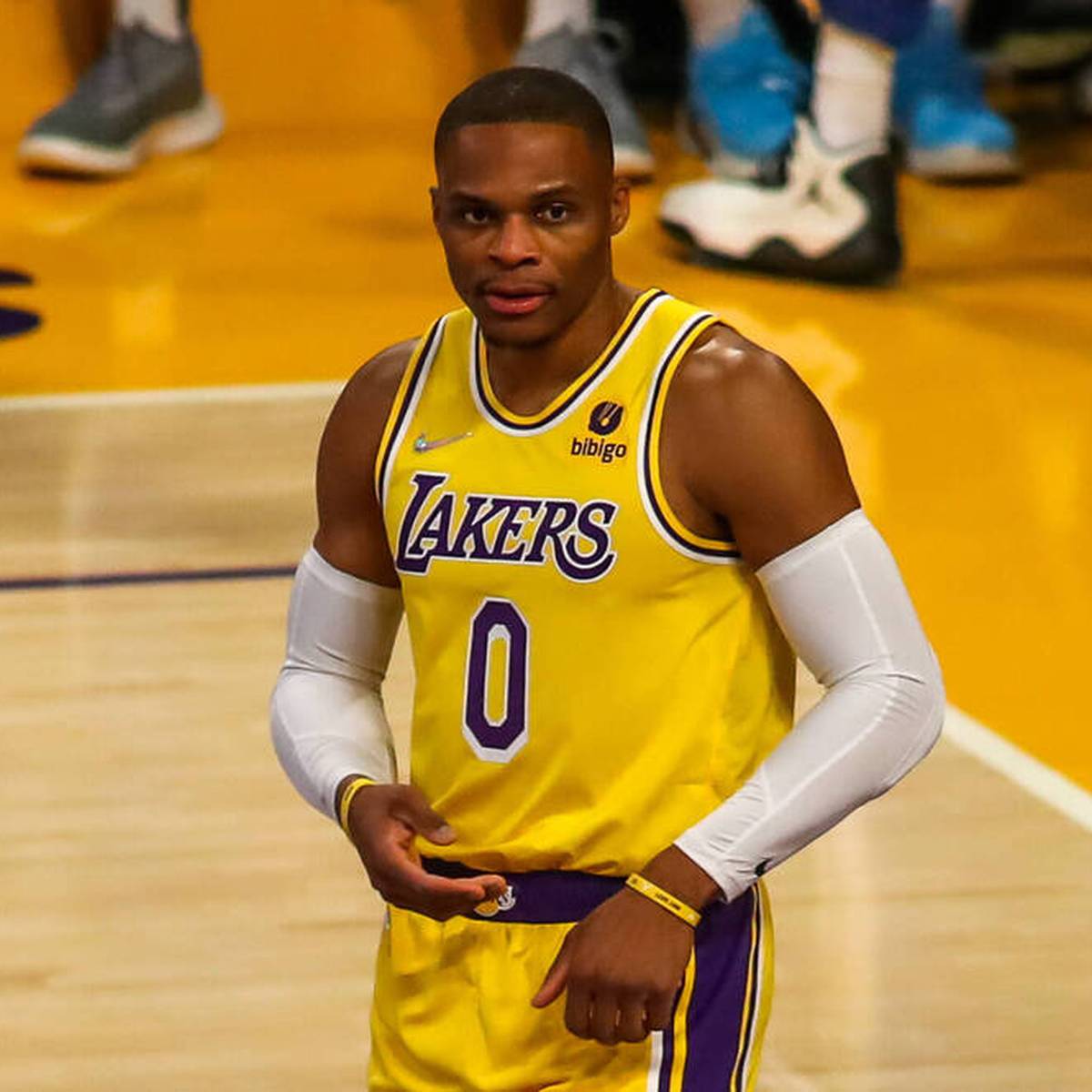 Nach der Niederlage gegen die Indiana Pacers wird es endgültig ungemütlich bei den Lakers. Superstar Russell Westbrook wird von seinem Coach ignoriert - offenbar mit Erlaubnis von ganz oben.