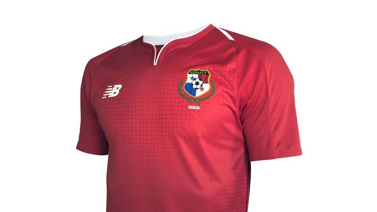 PANAMA (New Balance, ca. 75 Euro im US-Store): Ebenfalls auf Rot, allerdings eine deutliche dunklere Farbvariante, setzt WM-Debütant Panama. Die kleinen Rechtecke auf der Brust verleihen dem Shirt der Mittelamerikaner einen edlen Touch