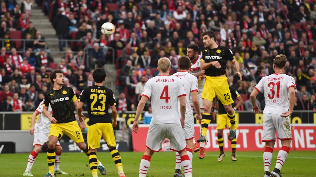 Und trotzdem sorgen die Dortmunder für das erste Tor des Samstags. Sokratis schraubt sich nach einer Ecke am höchsten und köpft den Ball unhaltbar in die Maschen