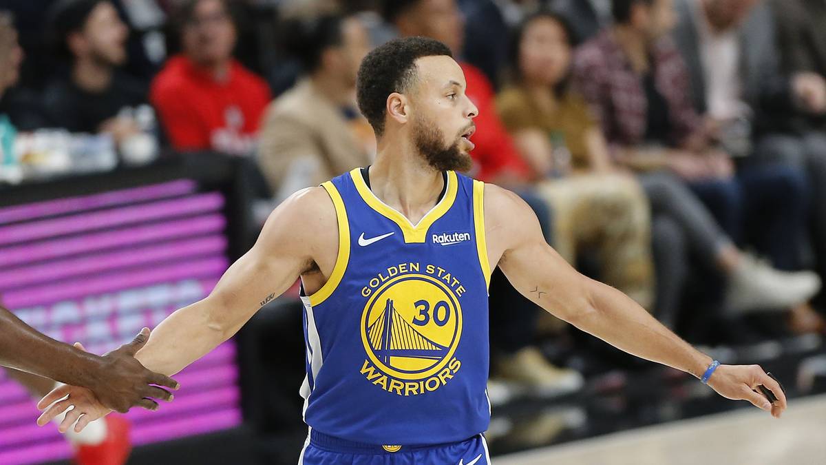 STEPHEN CURRY (Golden State Warriors, 31): Curry kommt aus einer überragenden Serie gegen Portland: 36,5 Punkte, 8,3 Rebounds 7,3 Assists legte der Spielmacher in Kevin Durants Abwesenheit auf, zog zudem aggressiv acht Freiwürfe pro Spiel. Trumpft der Scharfschütze so auf, ist gegen die Warriors nix zu holen. Punkt für Golden State, 0:1