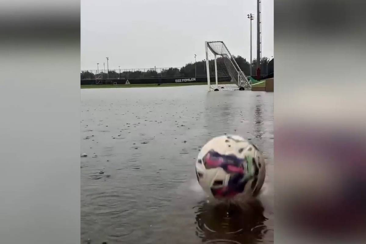 Die Trainingseinheit von Borussia Mönchengladbach fällt im wahrsten Sinne des Wortes ins Wasser. Die "Fohlen" posten ein ironisches Video auf ihren Social-Media-Kanälen.